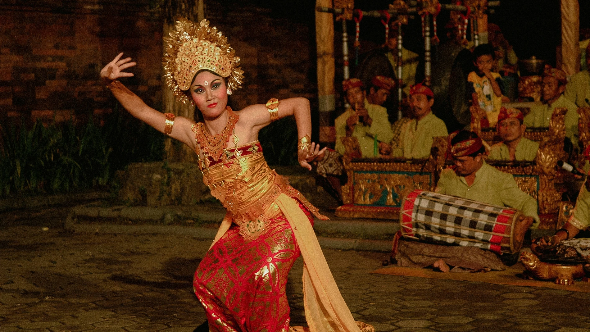Legong Mahabharata dance performance at Ubud Palace, Bali