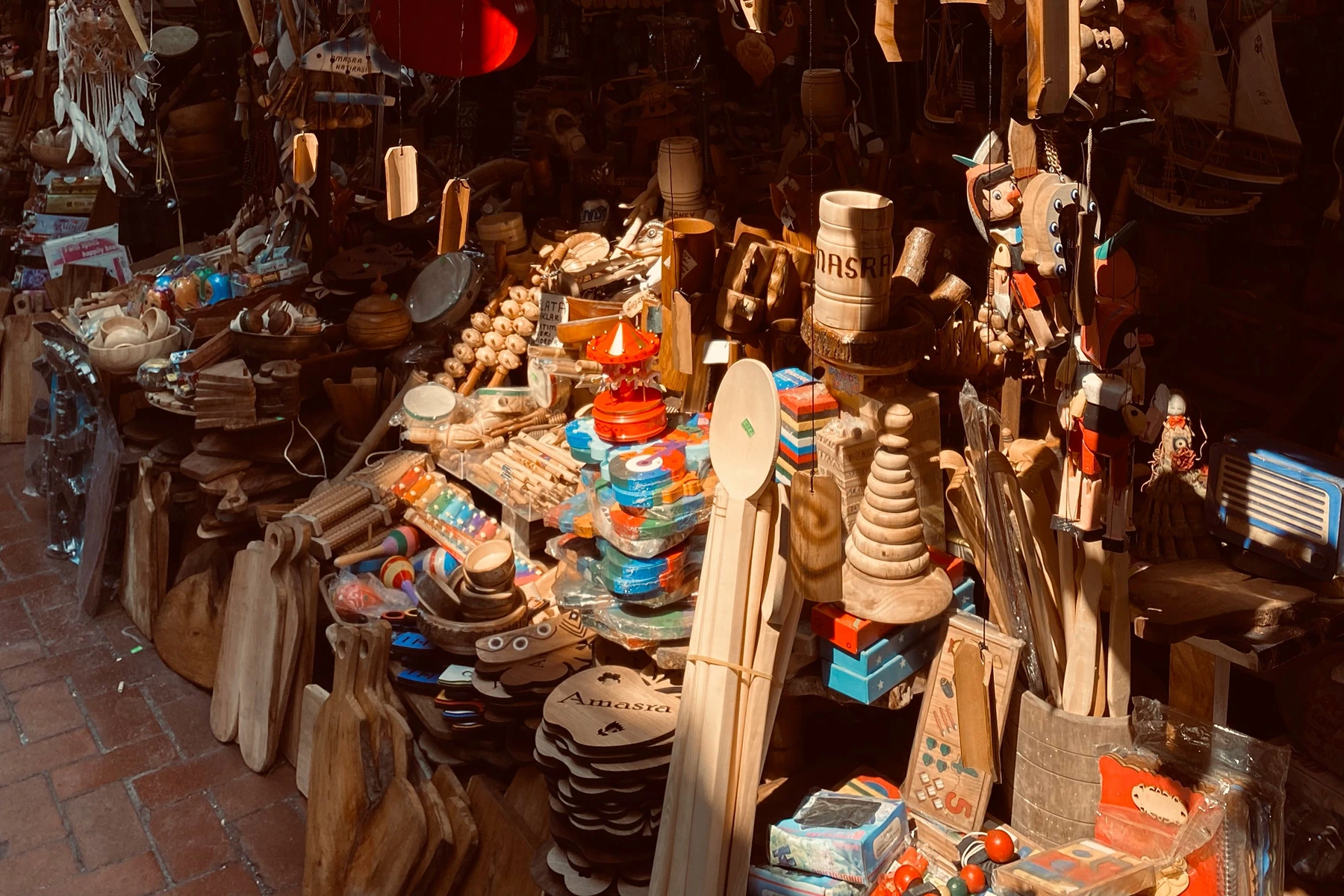 Stalls and Balinese handicrafts at Sukawati Art Market in Gianyar, Bali