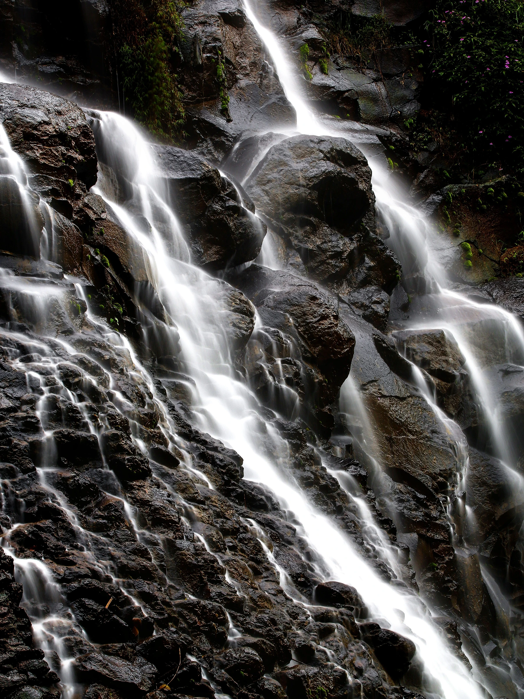 Kanto Lampo Waterfall